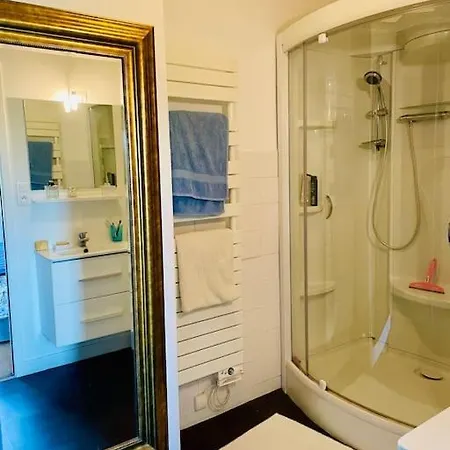 Face A : L'amiraute Apartment *