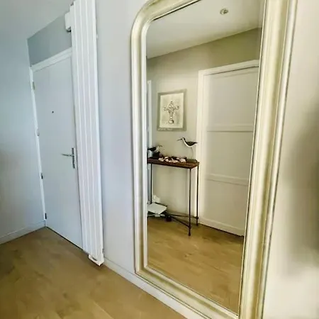 Apartment Face A : L'amiraute *