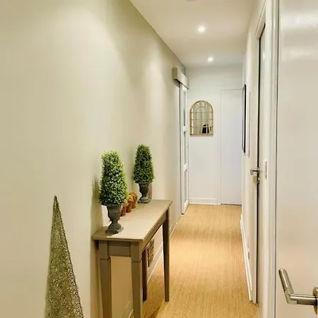 Apartment Face A : L'amiraute