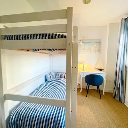 Apartment Face A : L'amiraute